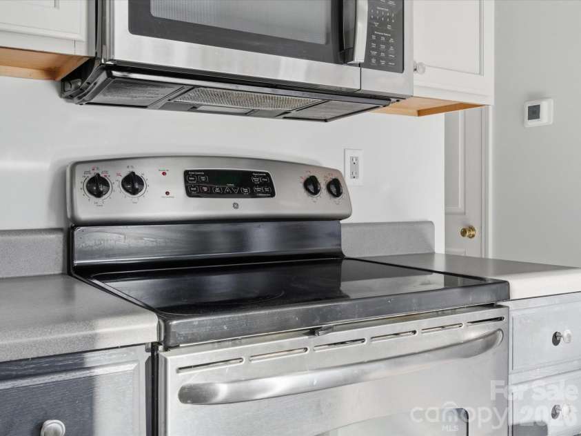 2940 Mayer House Court, Charlotte, NC 28214.  MLS# CAR4365123, YatesRealty ID 10945. 
