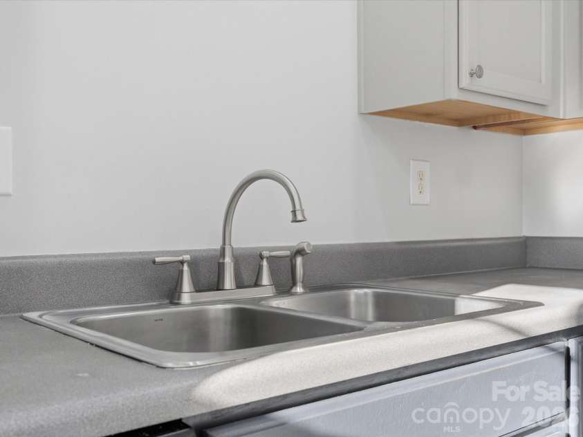 2940 Mayer House Court, Charlotte, NC 28214.  MLS# CAR4365123, YatesRealty ID 10945. 