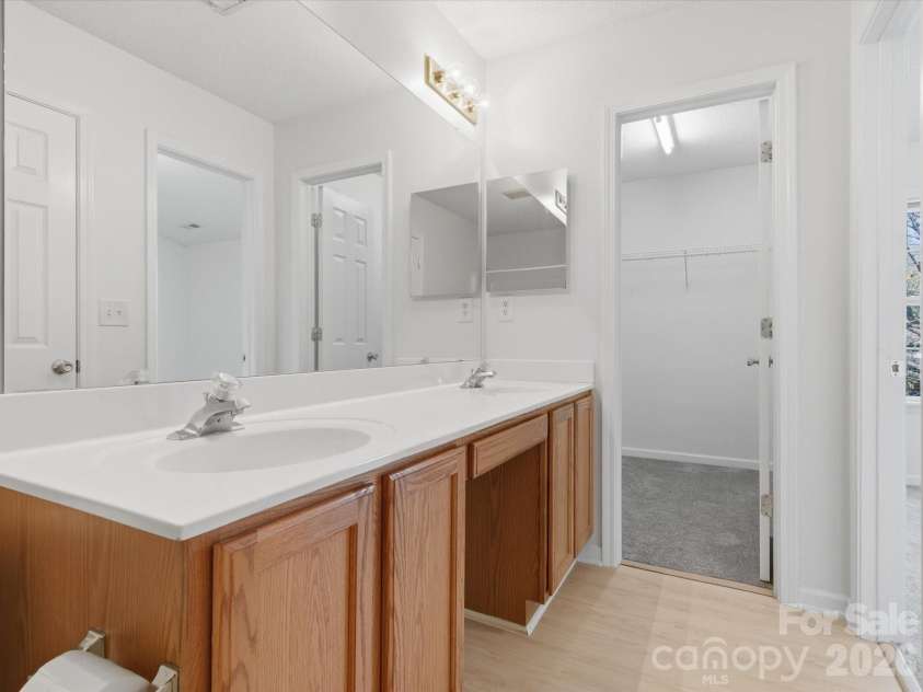 2940 Mayer House Court, Charlotte, NC 28214.  MLS# CAR4365123, YatesRealty ID 10945. Bathroom 2