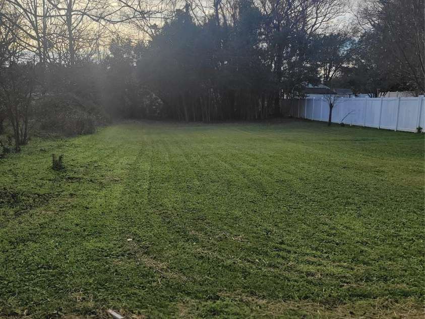 401 Woodlawn Avenue, Cramerton, NC 28032.  MLS# CAR4193878, YatesRealty ID 10945. Oversized Backyard