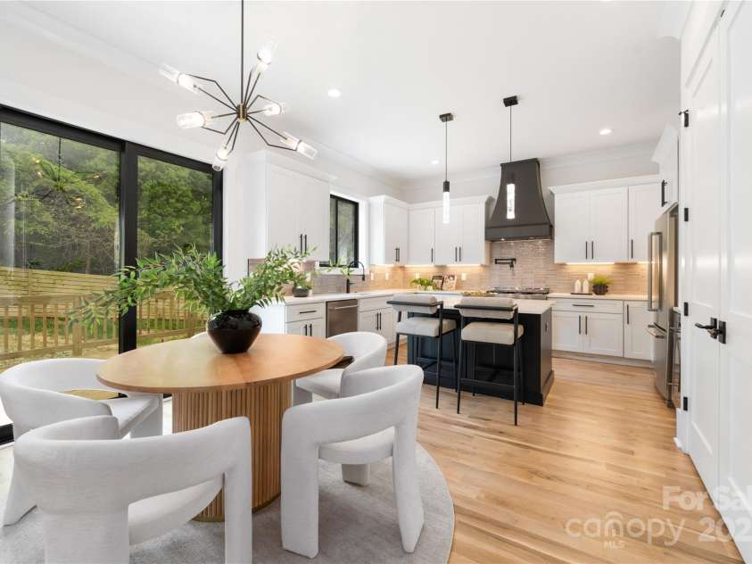 2965 Beech Nut Road, Charlotte, NC 28208.  MLS# CAR4224960, YatesRealty ID 10946. 