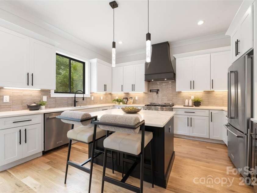 2965 Beech Nut Road, Charlotte, NC 28208.  MLS# CAR4224960, YatesRealty ID 10946. 