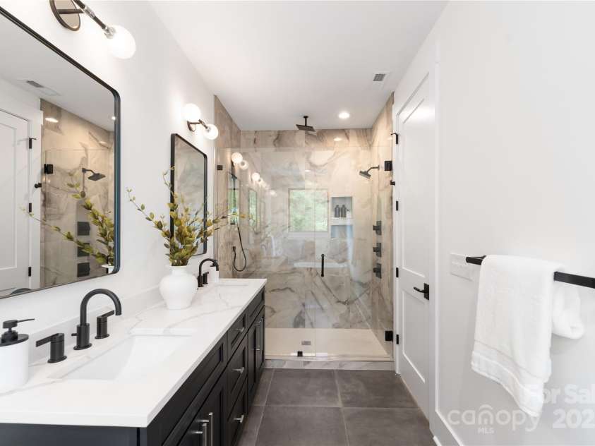 2965 Beech Nut Road, Charlotte, NC 28208.  MLS# CAR4224960, YatesRealty ID 10946. 