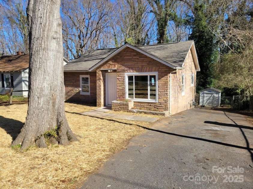 1116 East Drive, Gastonia, NC 28052.  MLS# CAR4211550, YatesRealty ID 10947. Extended Driveway with Gated Backyard