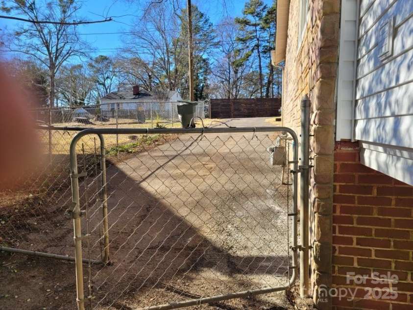 1116 East Drive, Gastonia, NC 28052.  MLS# CAR4211550, YatesRealty ID 10947. Gate