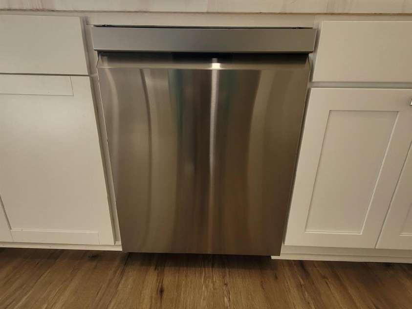 1116 East Drive, Gastonia, NC 28052.  MLS# CAR4211550, YatesRealty ID 10947. New Stainless Steel Dishwasher