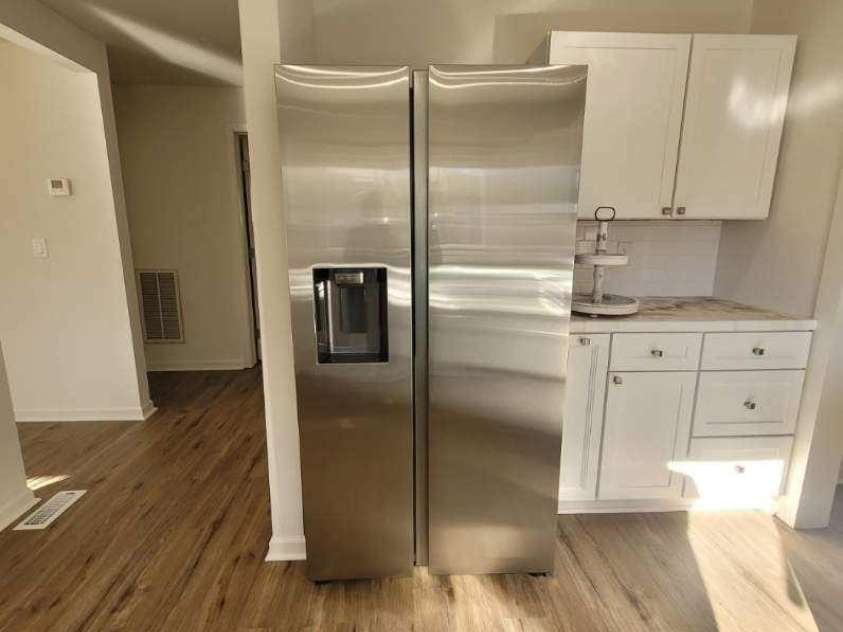 1116 East Drive, Gastonia, NC 28052.  MLS# CAR4211550, YatesRealty ID 10947. New Stainless Steel Refrigerator