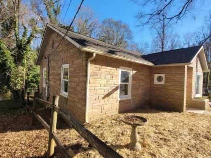 1116 East Drive, Gastonia, NC 28052.  MLS# CAR4211550, YatesRealty ID 10947. Side of House