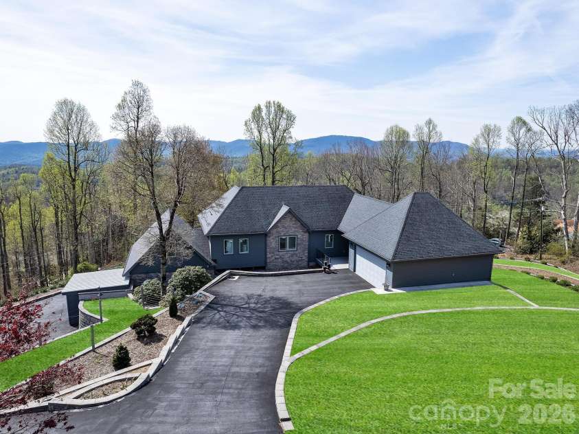 161 Birchwood Drive, Hendersonville, NC 28739.  MLS# CAR4366510, YatesRealty ID 10947. 