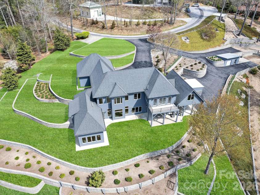 161 Birchwood Drive, Hendersonville, NC 28739.  MLS# CAR4366510, YatesRealty ID 10947. 