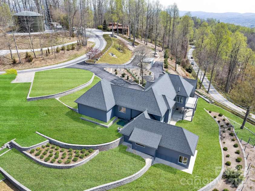 161 Birchwood Drive, Hendersonville, NC 28739.  MLS# CAR4366510, YatesRealty ID 10947. 