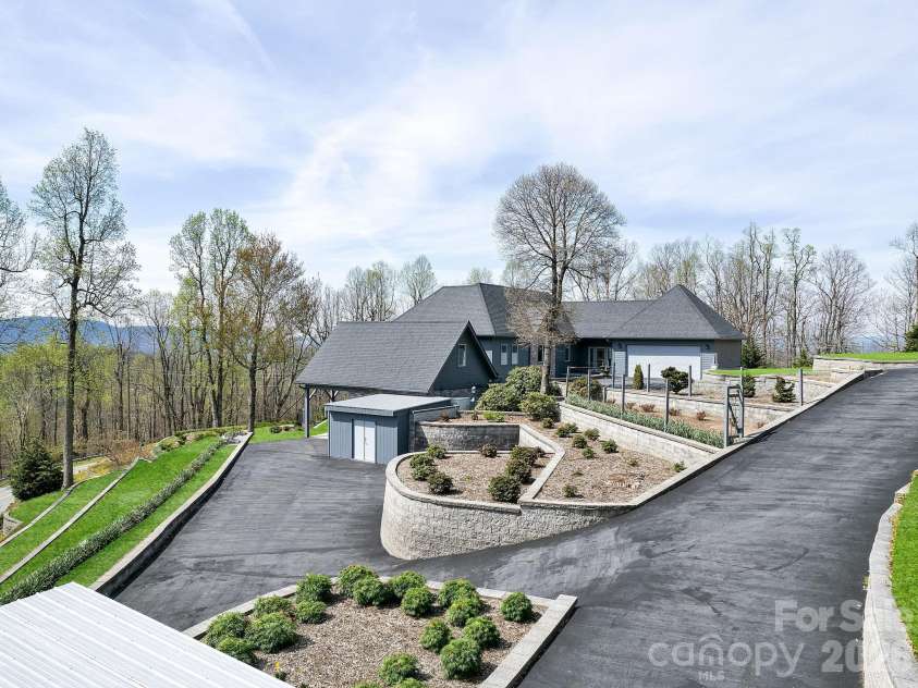 161 Birchwood Drive, Hendersonville, NC 28739.  MLS# CAR4366510, YatesRealty ID 10947. 