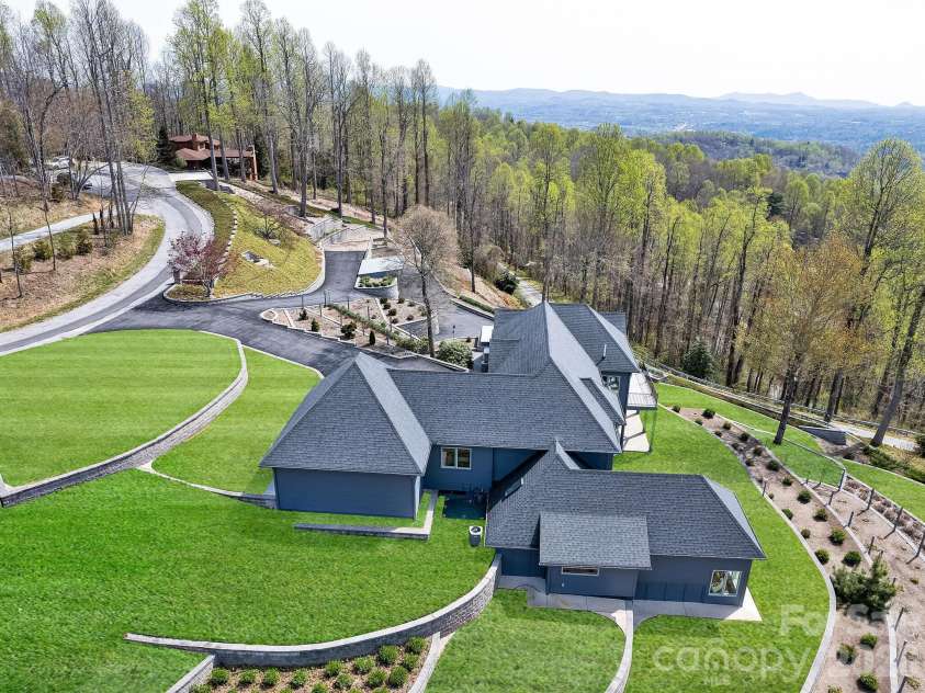 161 Birchwood Drive, Hendersonville, NC 28739.  MLS# CAR4366510, YatesRealty ID 10947. 
