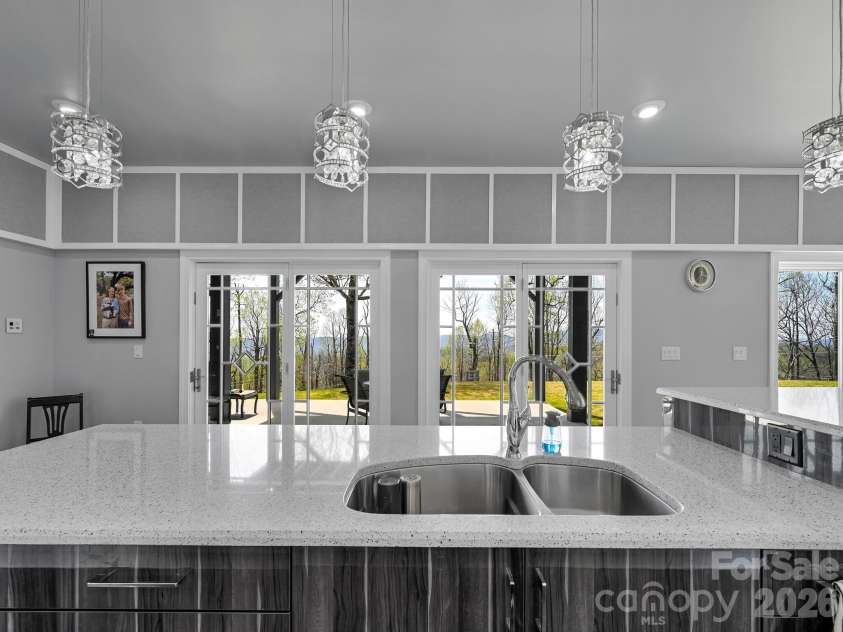 161 Birchwood Drive, Hendersonville, NC 28739.  MLS# CAR4366510, YatesRealty ID 10947. 