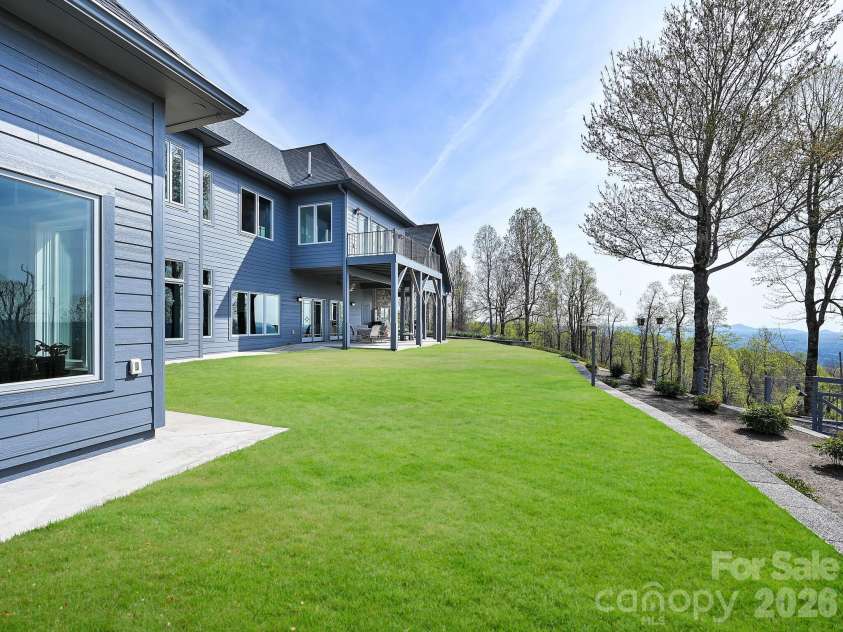 161 Birchwood Drive, Hendersonville, NC 28739.  MLS# CAR4366510, YatesRealty ID 10947. 