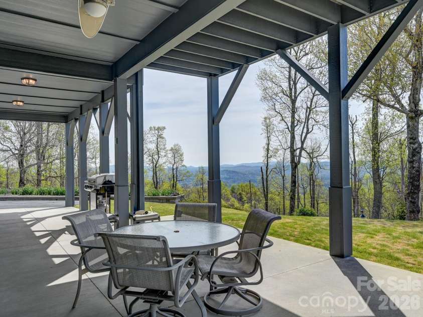 161 Birchwood Drive, Hendersonville, NC 28739.  MLS# CAR4366510, YatesRealty ID 10947. 
