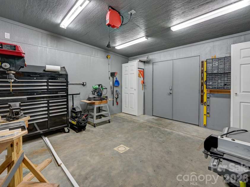 161 Birchwood Drive, Hendersonville, NC 28739.  MLS# CAR4366510, YatesRealty ID 10947. 