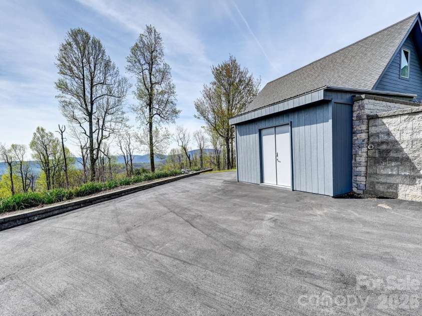 161 Birchwood Drive, Hendersonville, NC 28739.  MLS# CAR4366510, YatesRealty ID 10947. 