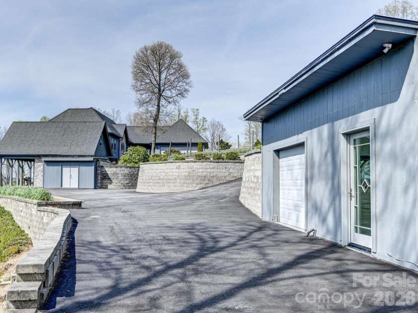 161 Birchwood Drive, Hendersonville, NC 28739.  MLS# CAR4366510, YatesRealty ID 10947. 