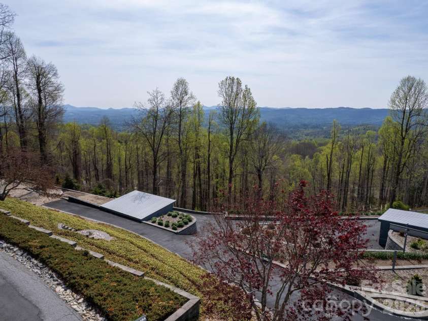 161 Birchwood Drive, Hendersonville, NC 28739.  MLS# CAR4366510, YatesRealty ID 10947. 