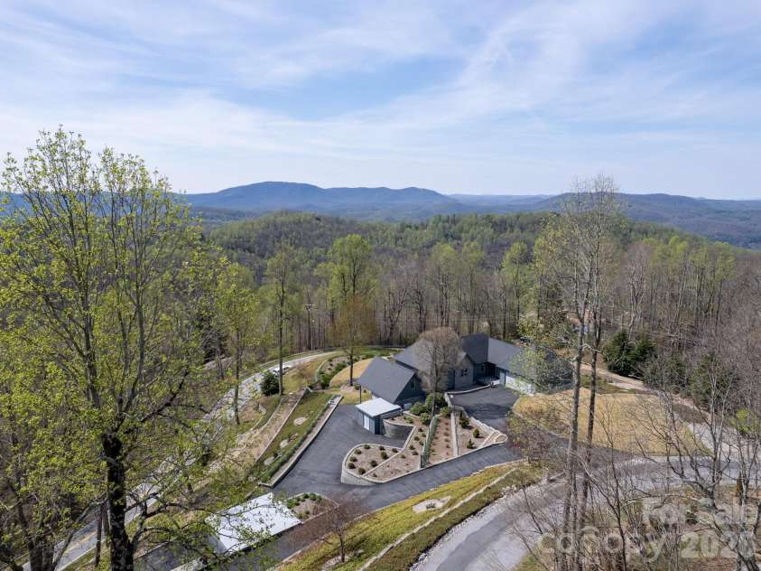 161 Birchwood Drive, Hendersonville, NC 28739.  MLS# CAR4366510, YatesRealty ID 10947. 