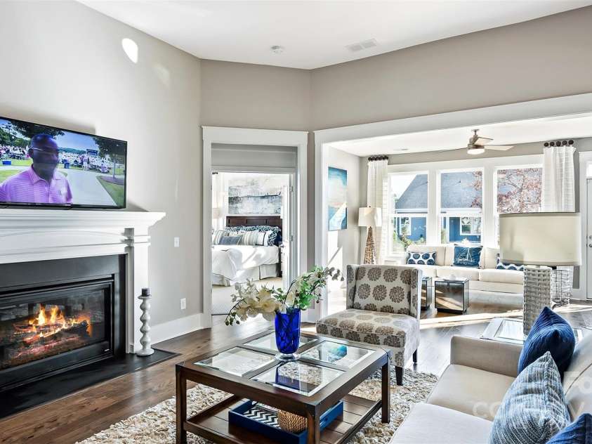 4444 Moxie Way, Charlotte, NC 28215.  MLS# CAR4255167, YatesRealty ID 10948. Great Room