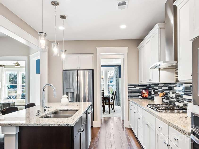 4444 Moxie Way, Charlotte, NC 28215.  MLS# CAR4255167, YatesRealty ID 10948. Kitchen