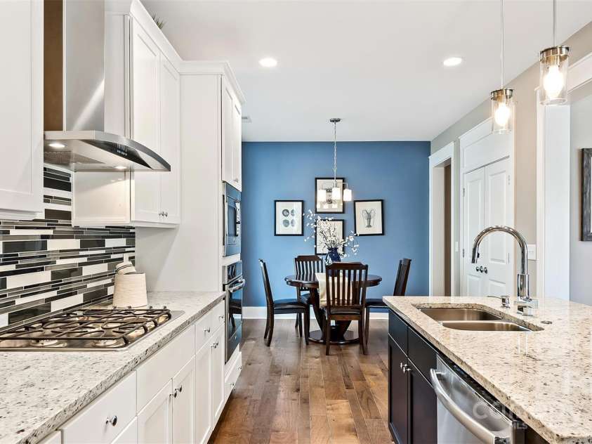 4444 Moxie Way, Charlotte, NC 28215.  MLS# CAR4255167, YatesRealty ID 10948. Kitchen