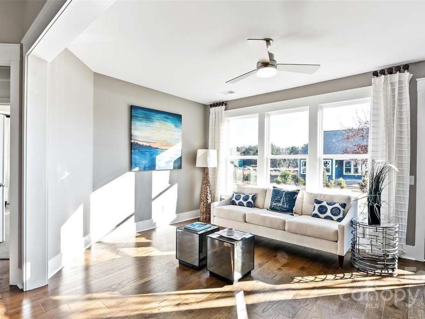 4444 Moxie Way, Charlotte, NC 28215.  MLS# CAR4255167, YatesRealty ID 10948. Sunroom