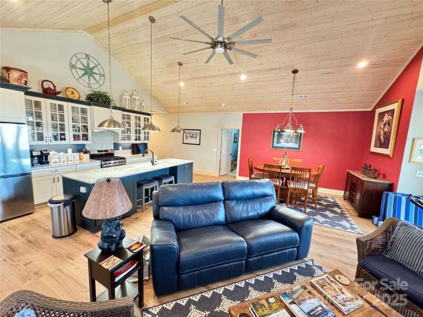 54 Paynes Court, Roaring Gap, NC 28668.  MLS# CAR4216452, YatesRealty ID 10949. 