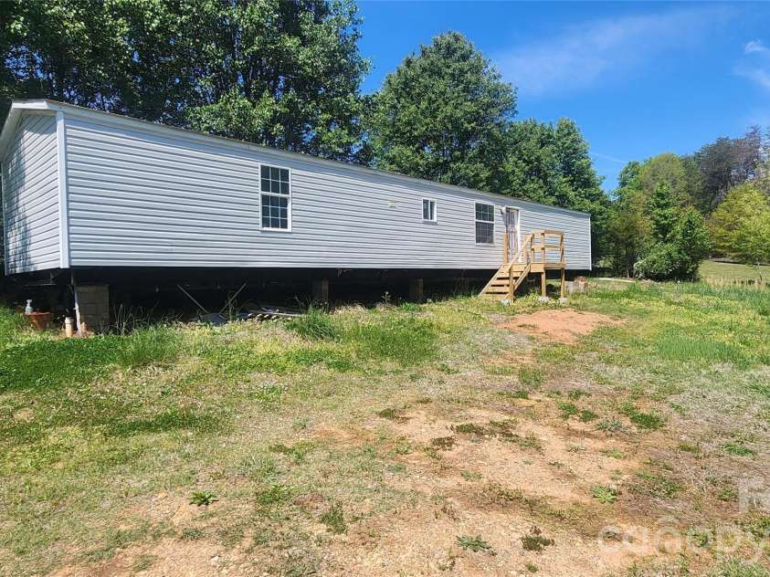 802 15th Street, Newton, NC 28658.  MLS# CAR4364894, YatesRealty ID 10949. 