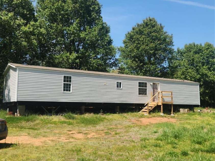 802 15th Street, Newton, NC 28658.  MLS# CAR4364894, YatesRealty ID 10949. 