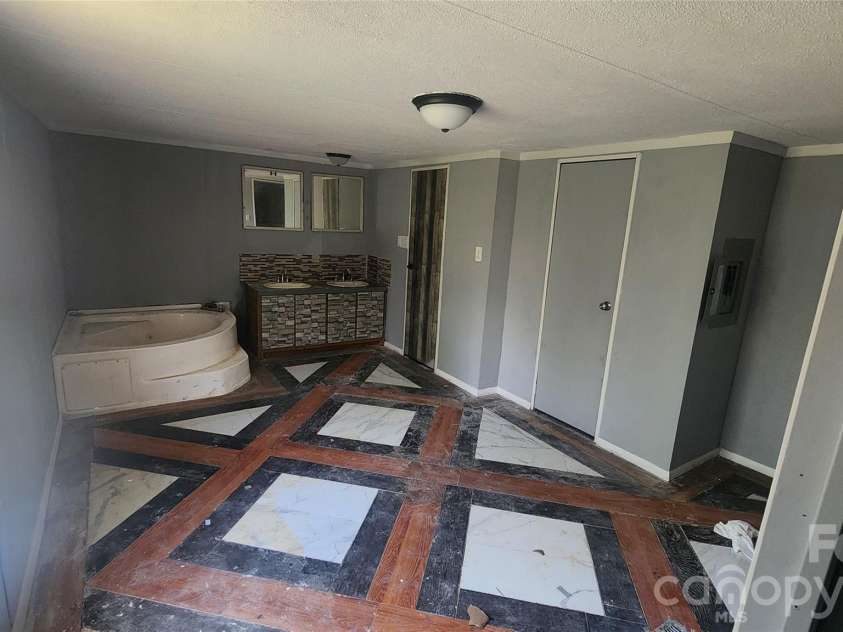 802 15th Street, Newton, NC 28658.  MLS# CAR4364894, YatesRealty ID 10949. 