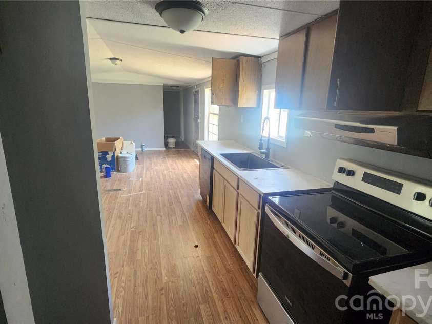 802 15th Street, Newton, NC 28658.  MLS# CAR4364894, YatesRealty ID 10949. 