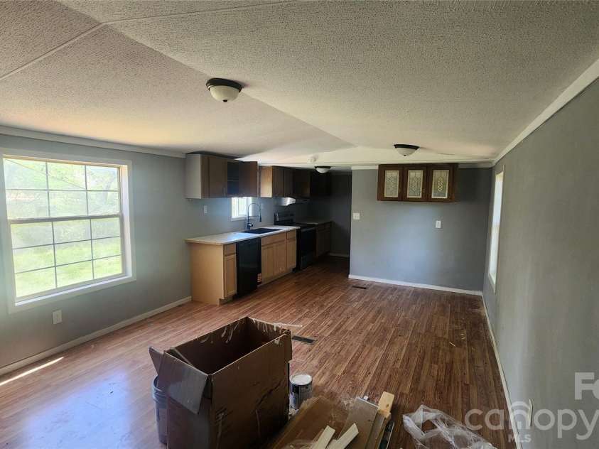 802 15th Street, Newton, NC 28658.  MLS# CAR4364894, YatesRealty ID 10949. 