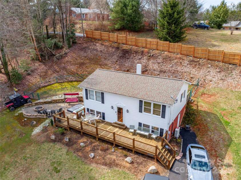 105 Byrd Street, Burnsville, NC 28714.  MLS# CAR4113495, YatesRealty ID 1095. 
