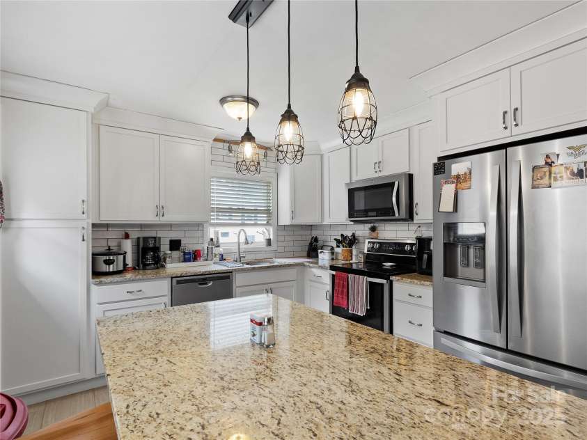 105 Byrd Street, Burnsville, NC 28714.  MLS# CAR4113495, YatesRealty ID 1095. 