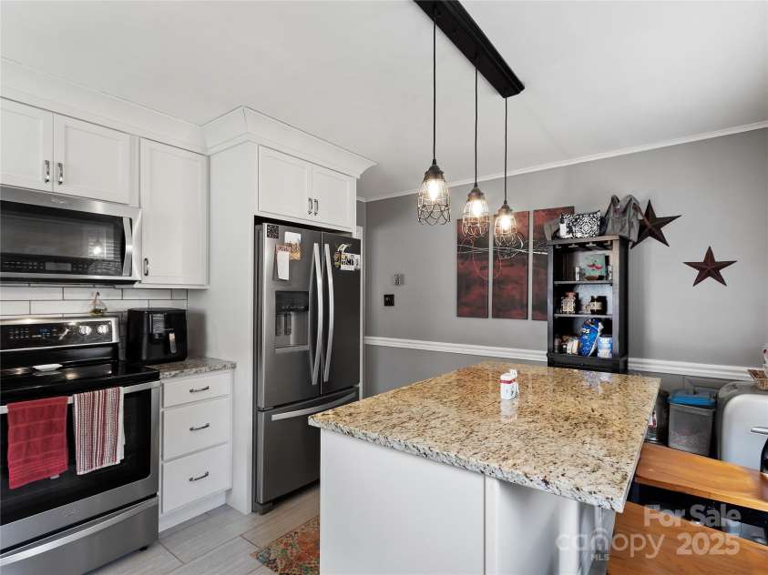 105 Byrd Street, Burnsville, NC 28714.  MLS# CAR4113495, YatesRealty ID 1095. 