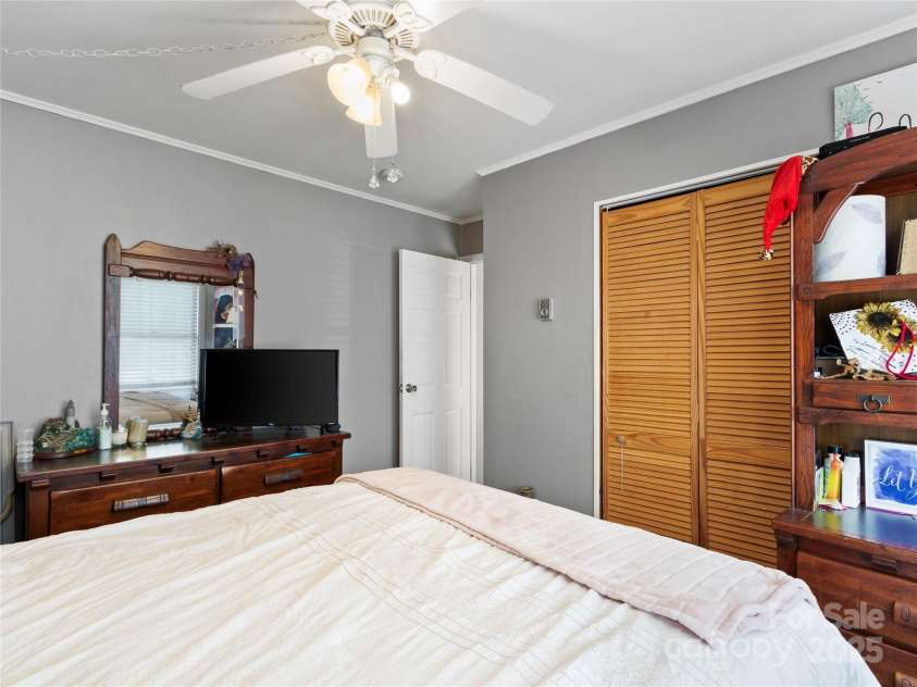 105 Byrd Street, Burnsville, NC 28714.  MLS# CAR4113495, YatesRealty ID 1095. 