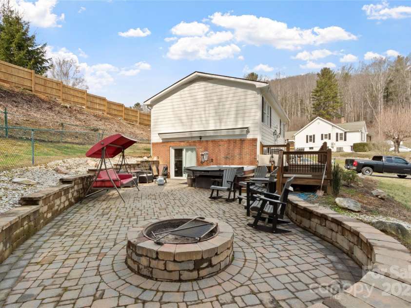 105 Byrd Street, Burnsville, NC 28714.  MLS# CAR4113495, YatesRealty ID 1095. 