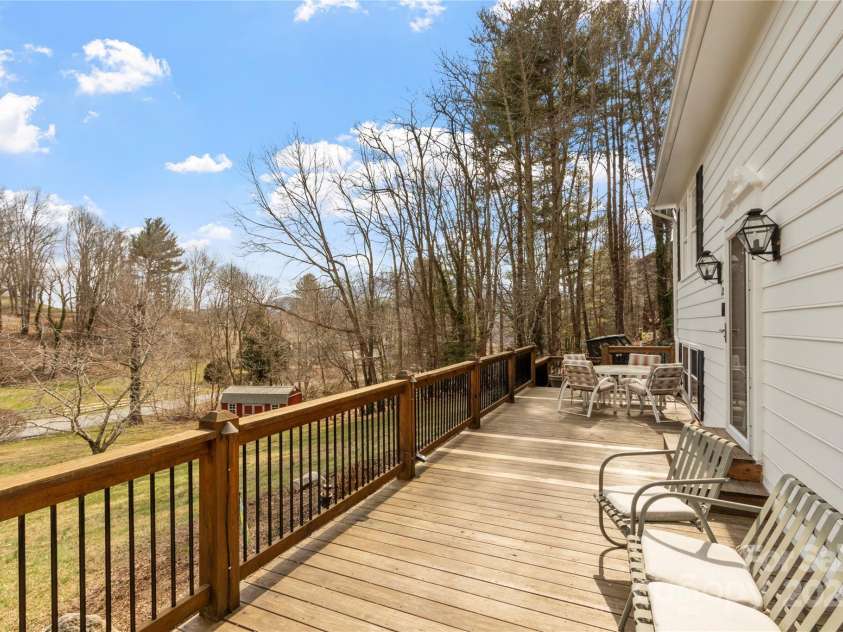 105 Byrd Street, Burnsville, NC 28714.  MLS# CAR4113495, YatesRealty ID 1095. 