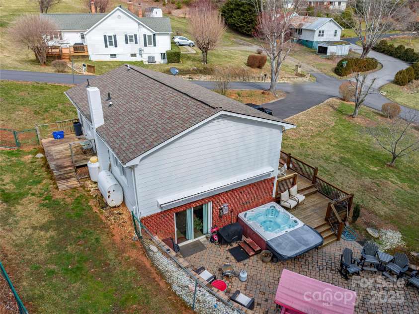 105 Byrd Street, Burnsville, NC 28714.  MLS# CAR4113495, YatesRealty ID 1095. 