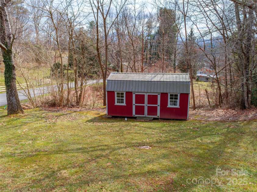 105 Byrd Street, Burnsville, NC 28714.  MLS# CAR4113495, YatesRealty ID 1095. 