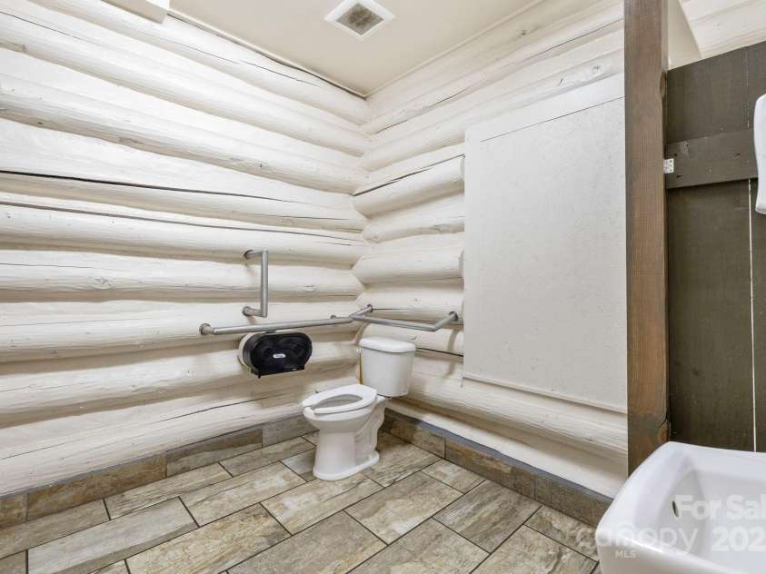 1196 Country Club Road, Brevard, NC 28712.  MLS# CAR4309337, YatesRealty ID 1095. 