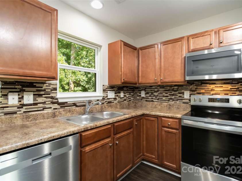 2557 Mulberry Pond Drive, Charlotte, NC 28208.  MLS# CAR4294608, YatesRealty ID 1095. 