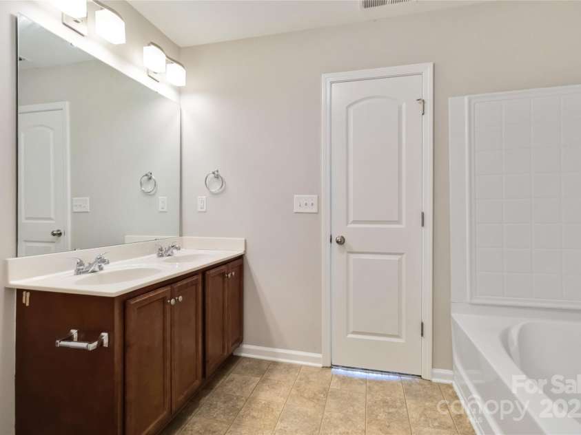 2557 Mulberry Pond Drive, Charlotte, NC 28208.  MLS# CAR4294608, YatesRealty ID 1095. 