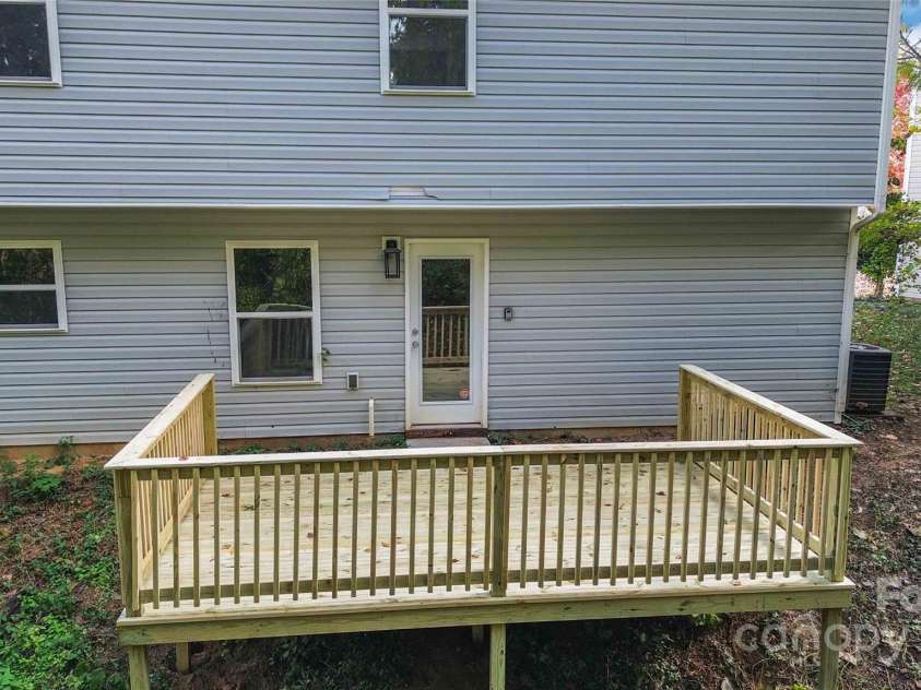 2557 Mulberry Pond Drive, Charlotte, NC 28208.  MLS# CAR4294608, YatesRealty ID 1095. Brand New Deck