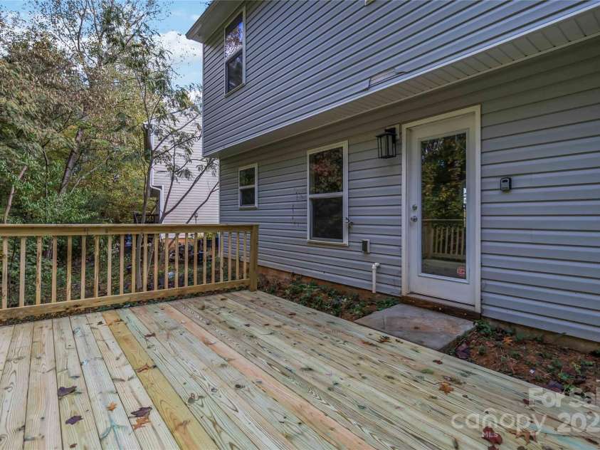 2557 Mulberry Pond Drive, Charlotte, NC 28208.  MLS# CAR4294608, YatesRealty ID 1095. Plenty of space to entertain