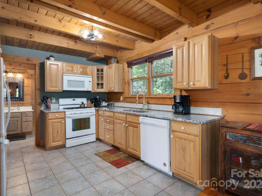 117 Laurel Lakes Parkway, Lake Lure, NC 28746.  MLS# CAR4182403, YatesRealty ID 10954. Kitchen