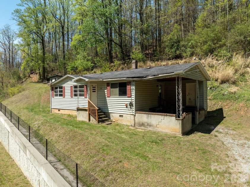 2687 Indian Grave Road, Lenoir, NC 28645.  MLS# CAR4368429, YatesRealty ID 10954. 